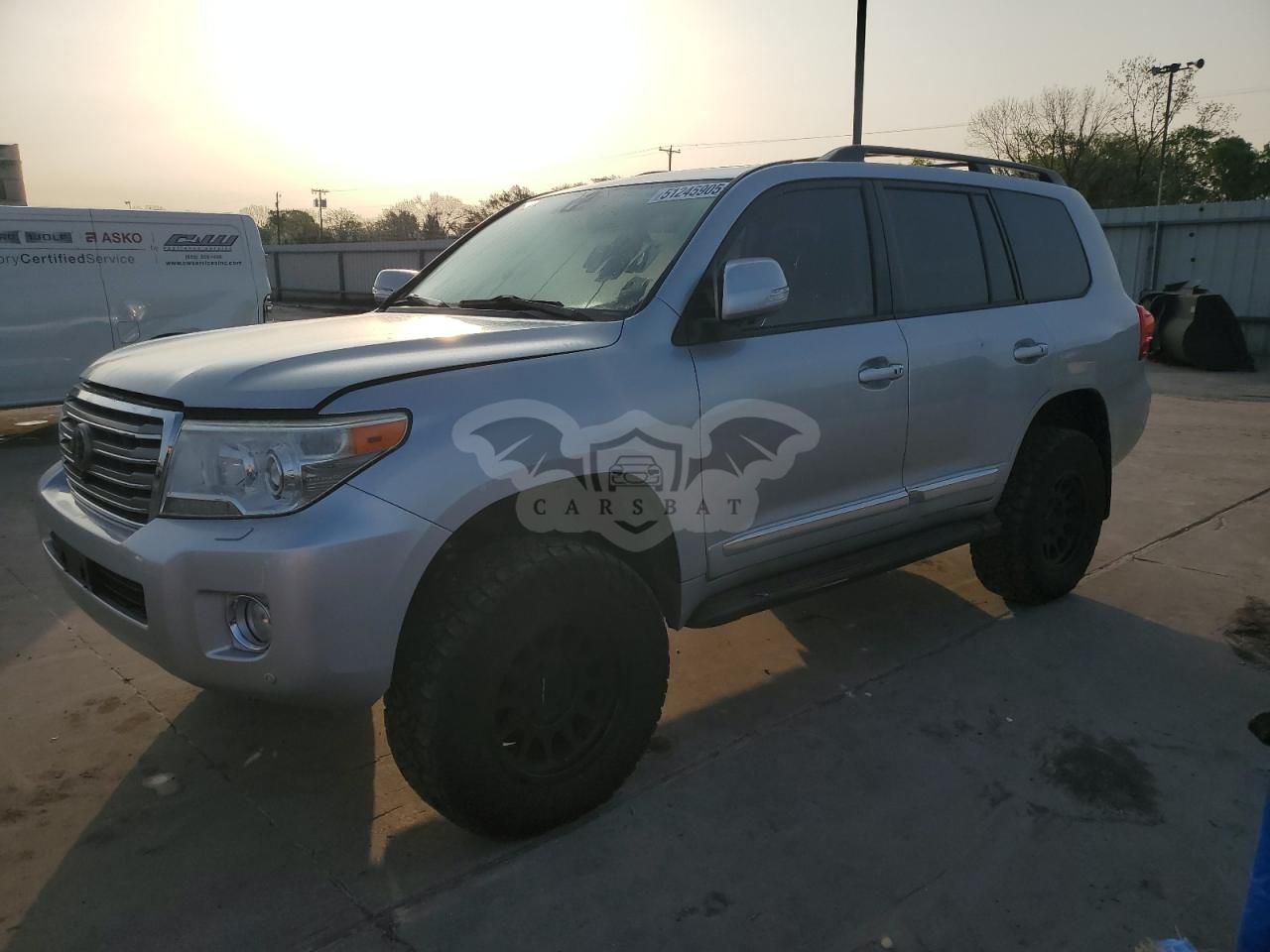 Toyota Land Cruiser 5.7L 8 2014