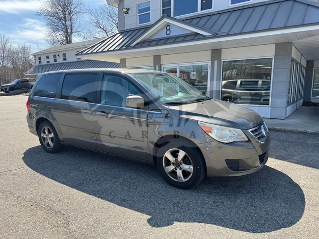 Volkswagen Routan SE 3.8L  6 2010