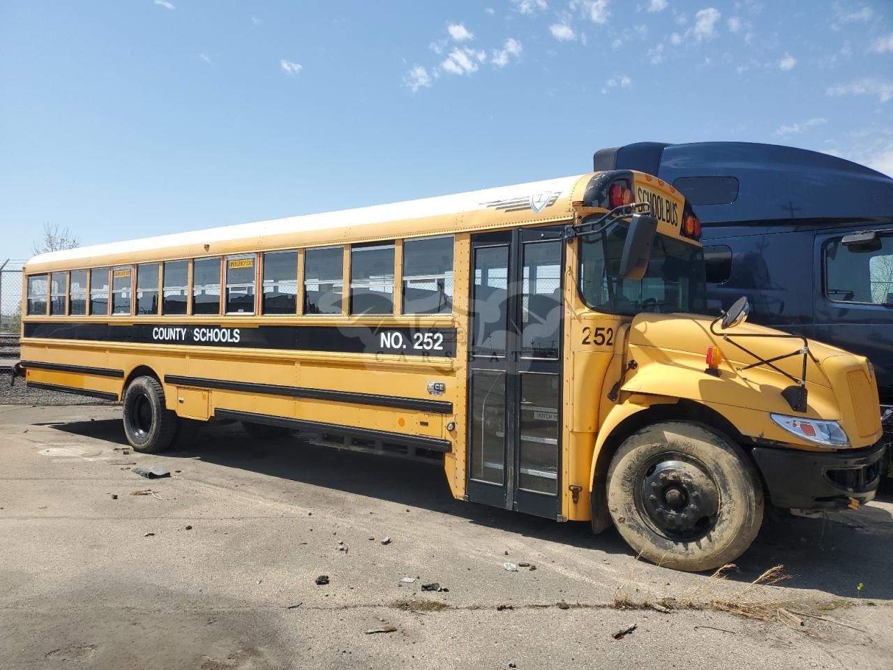 IC Corporation CE Series CE 7.6L 6 2011