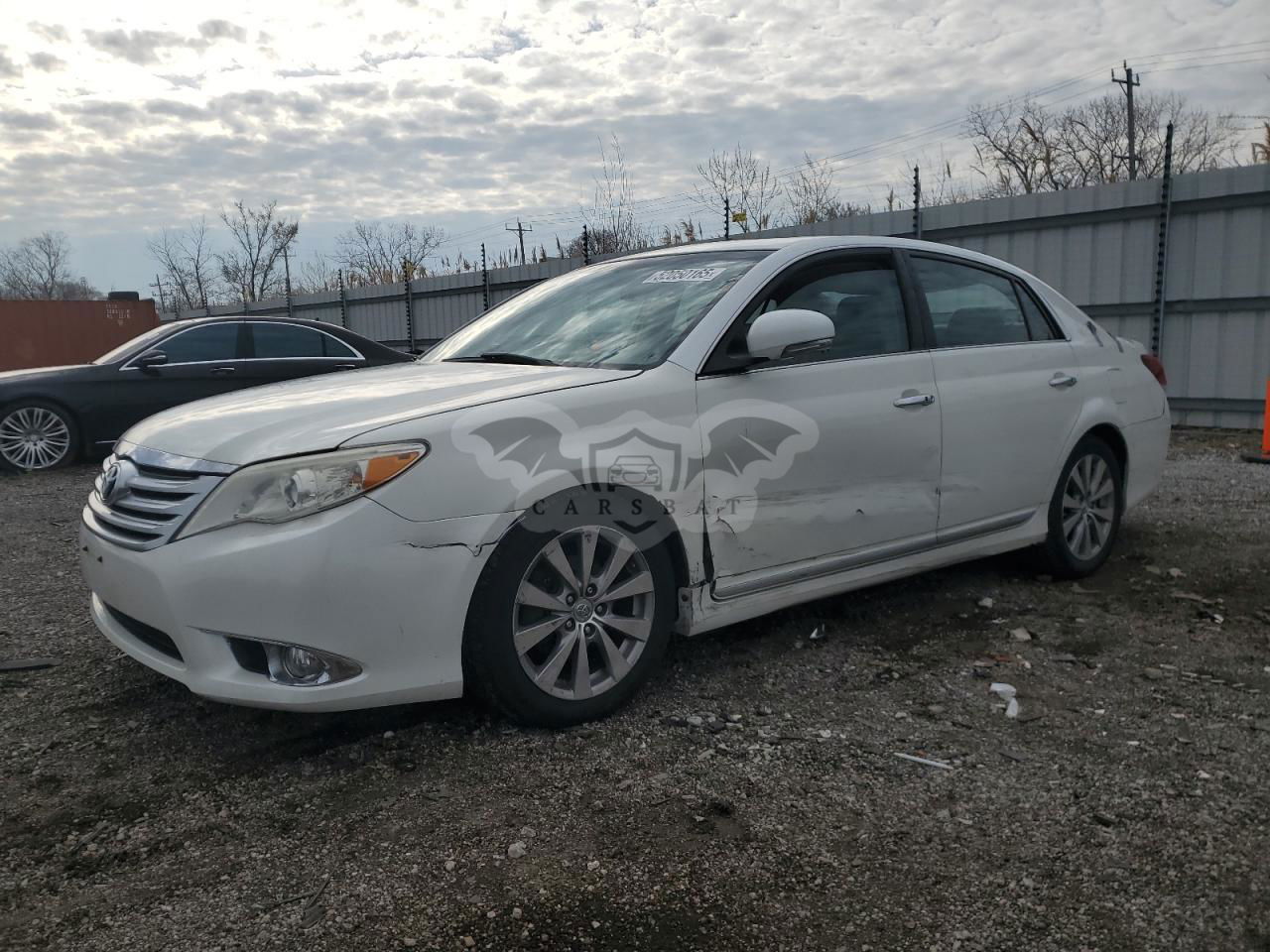 Toyota Avalon BASE 3.5L  6 2011