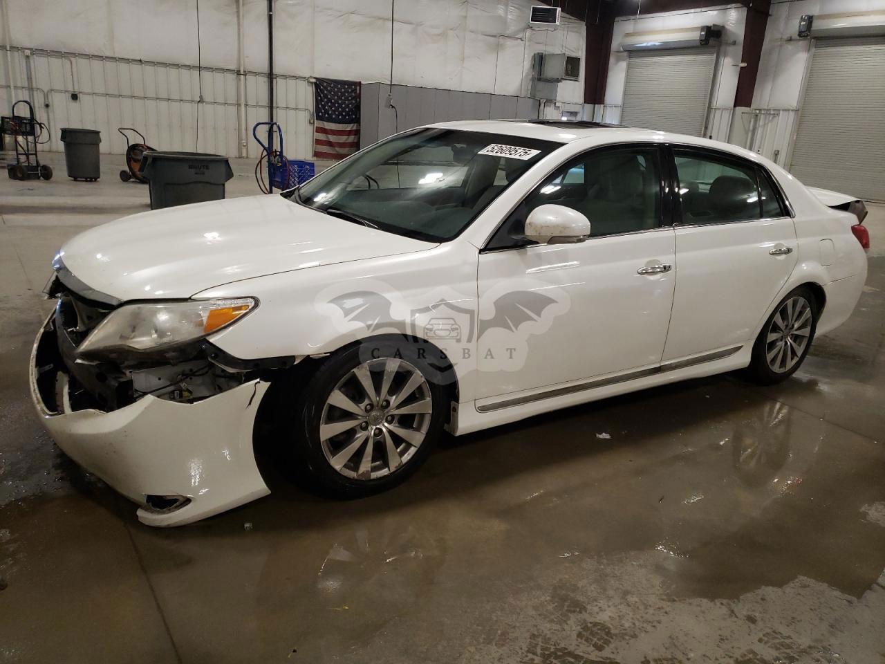 Toyota Avalon BASE 3.5L  6 2011
