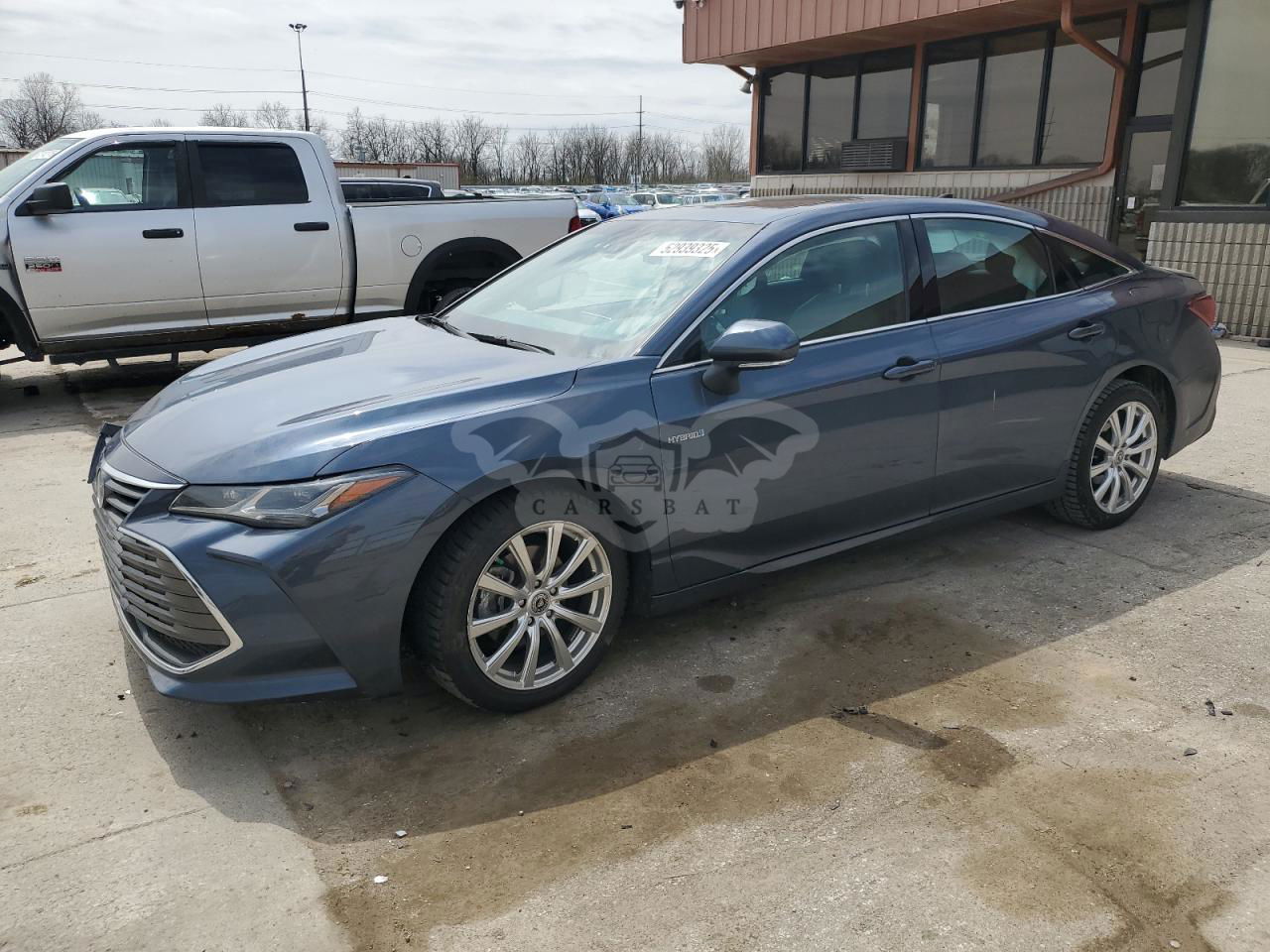 Toyota Avalon XLE 2.5L  4 2019