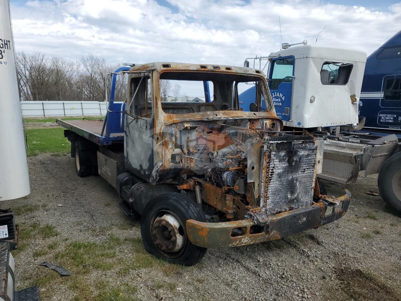 International 4700 / 4900 4700 8 2000