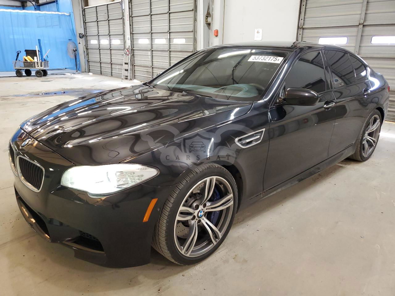 BMW M5 4.4L  8 2013