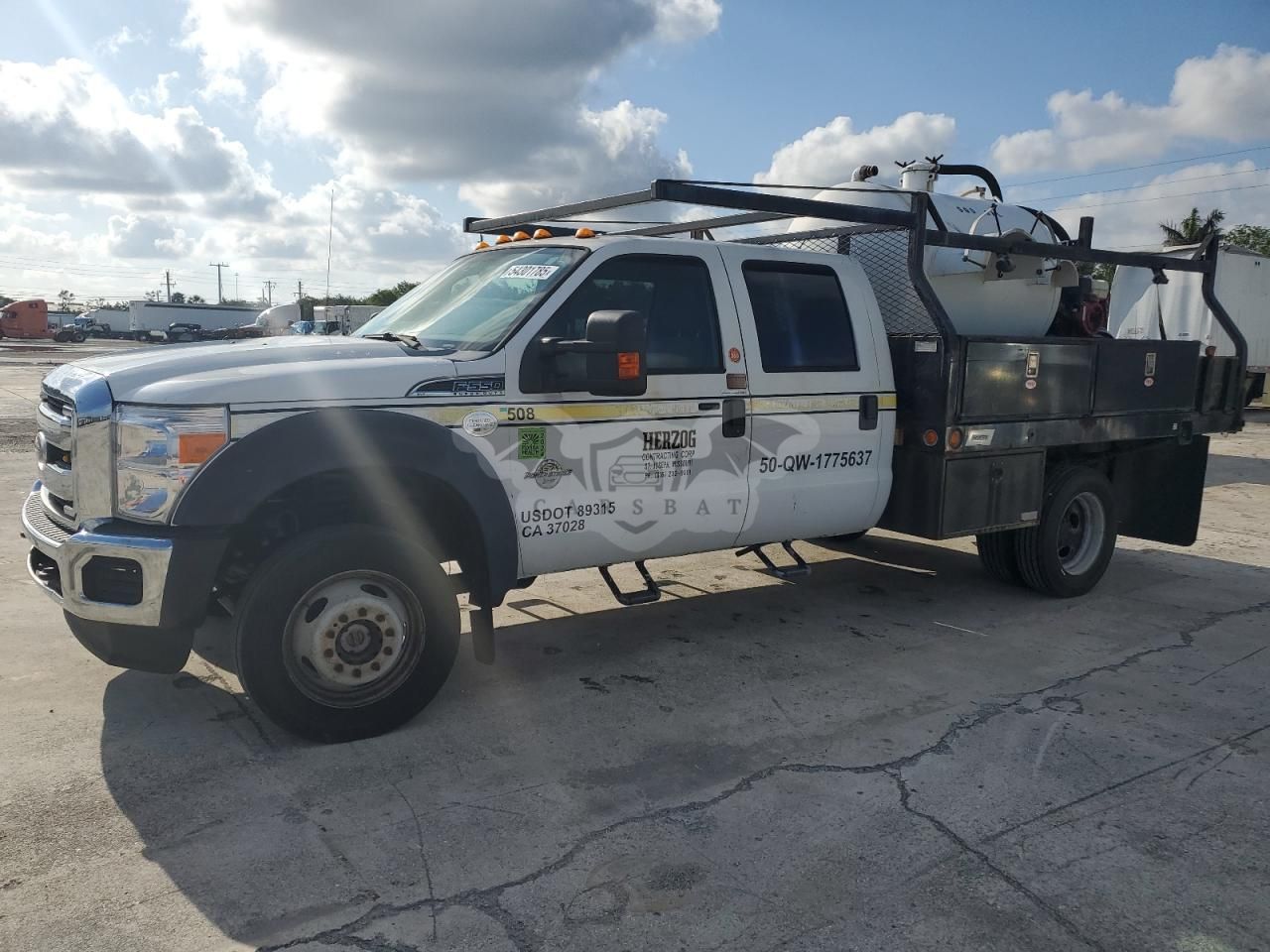 Ford F550 SUPER DUTY 6.7L 8 2011