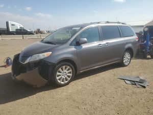 Toyota Sienna XLE 3.5L 6 2011