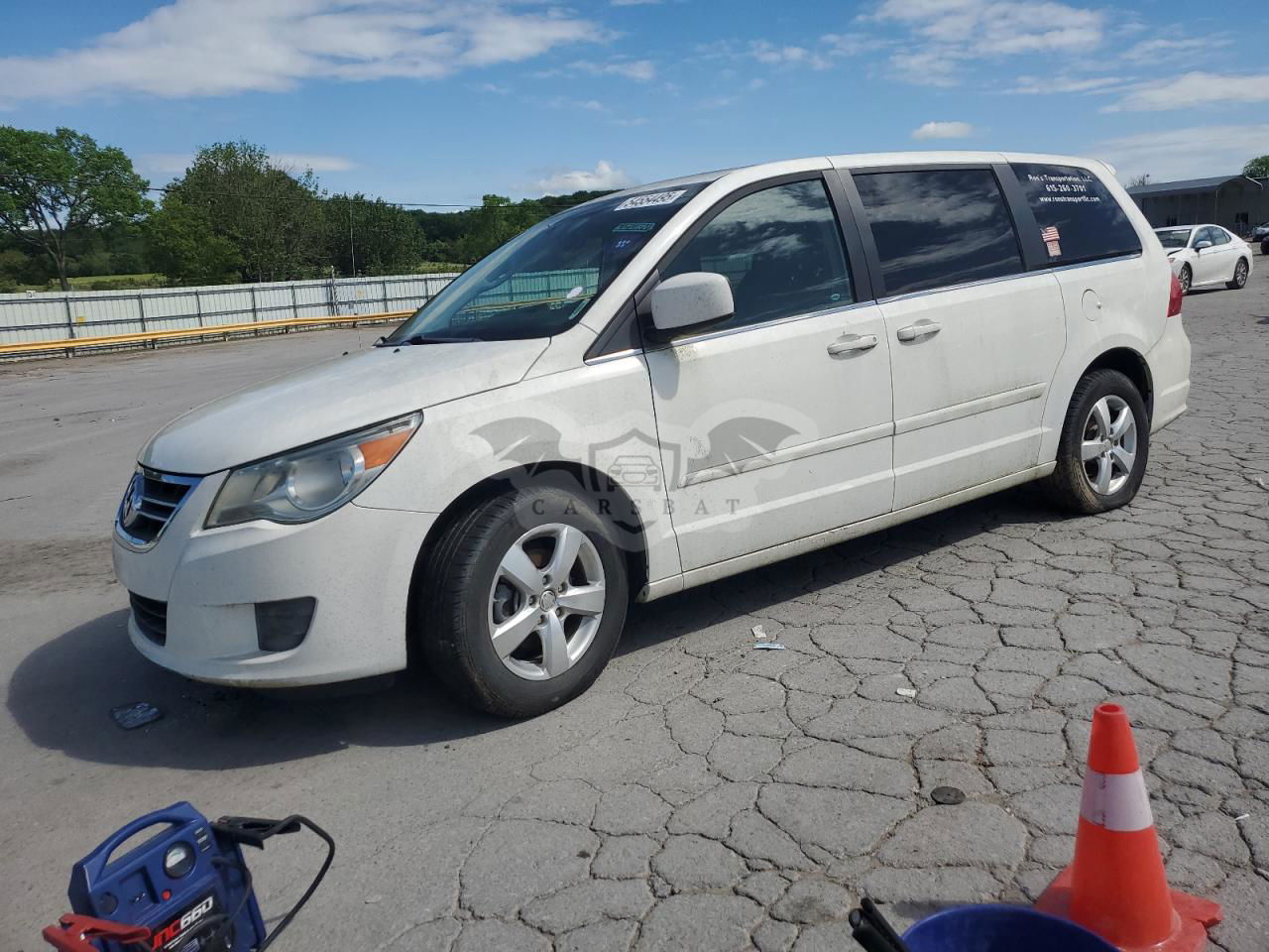 Volkswagen Routan SE 3.8L  6 2010