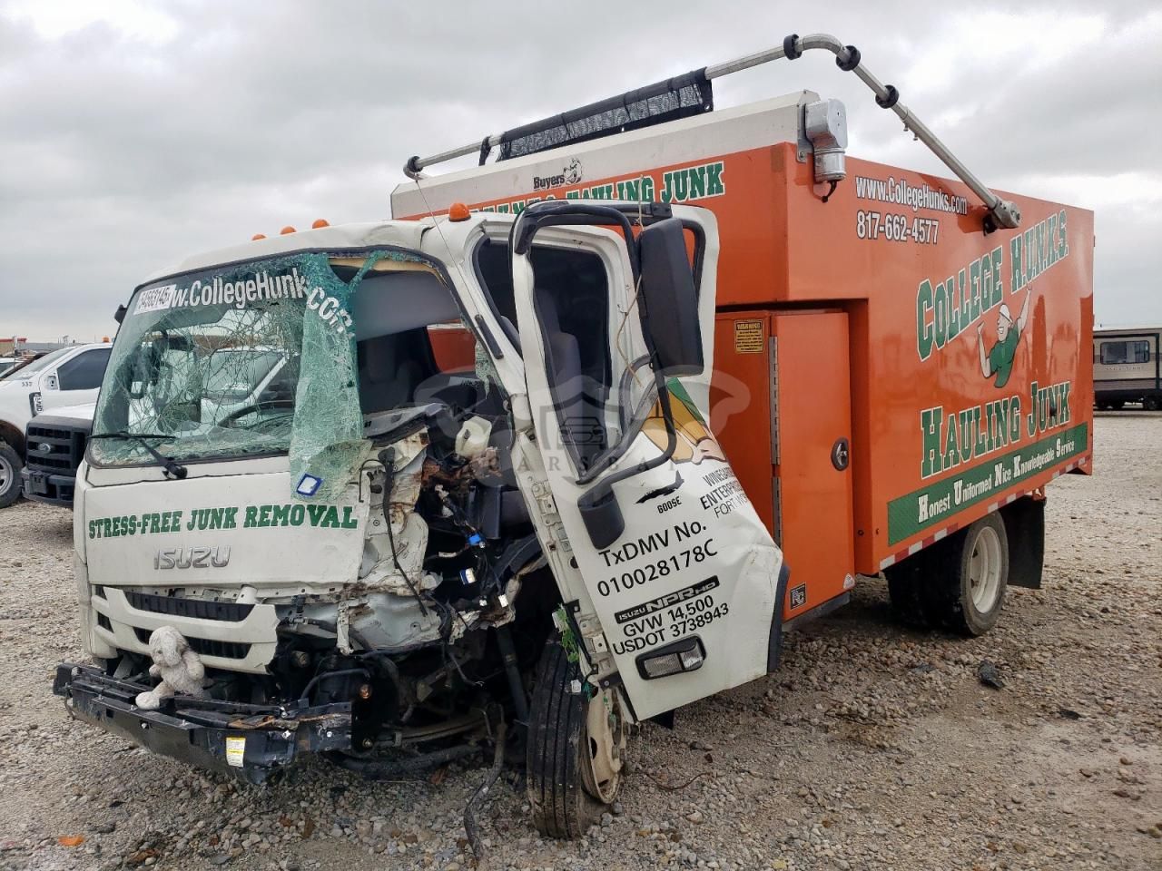 Isuzu NPR 6.6L 8 2021