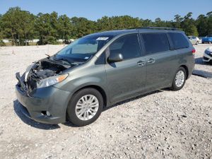 Toyota Sienna XLE 3.5L 6 2014