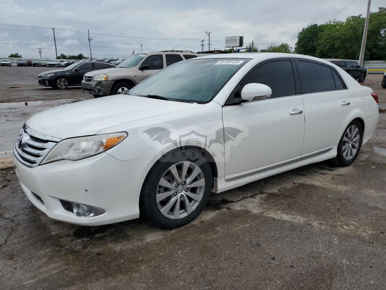 Toyota Avalon BASE 3.5L  6 2011