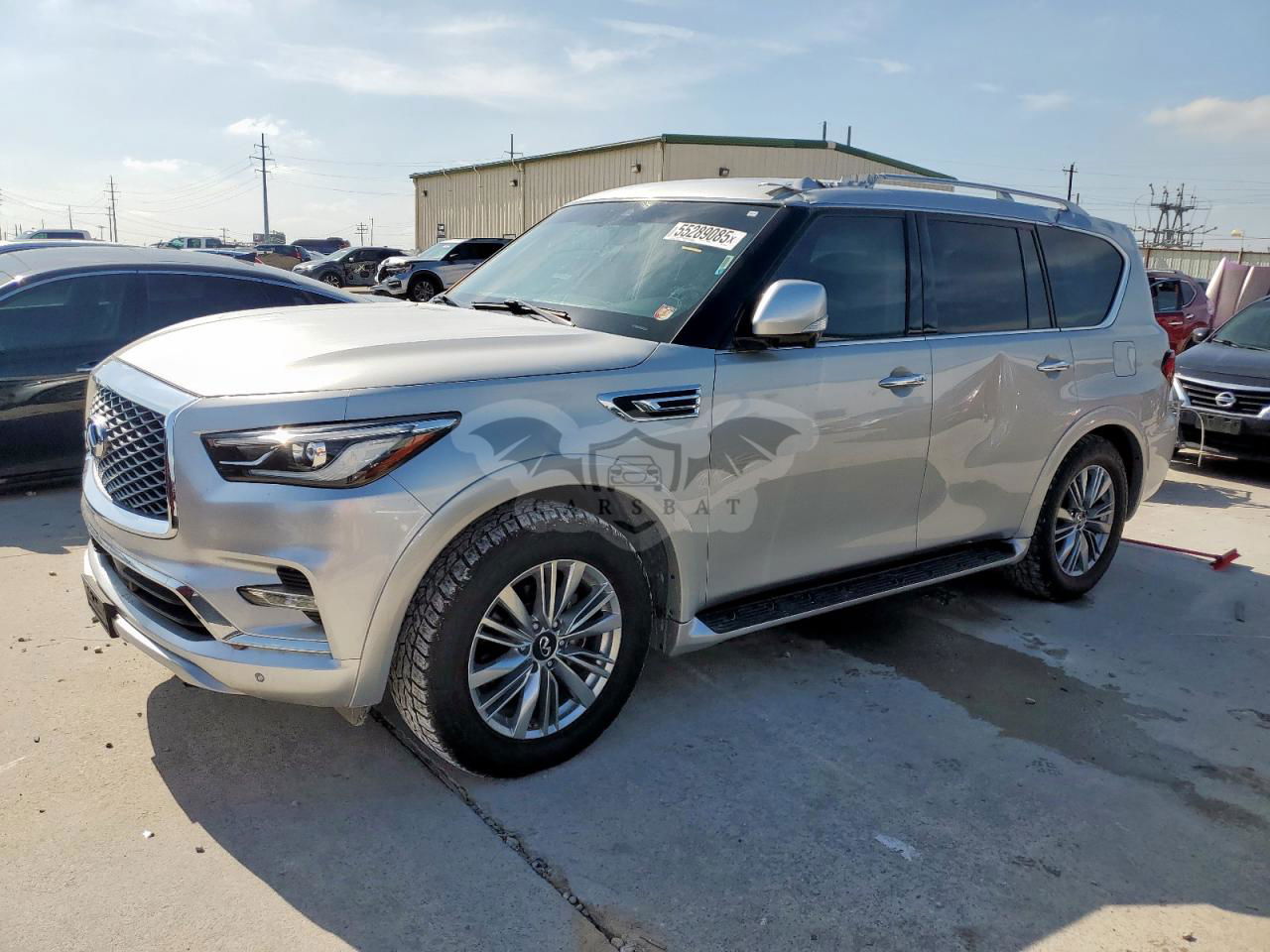 Infiniti QX80 LUXE 5.6L  8 2021
