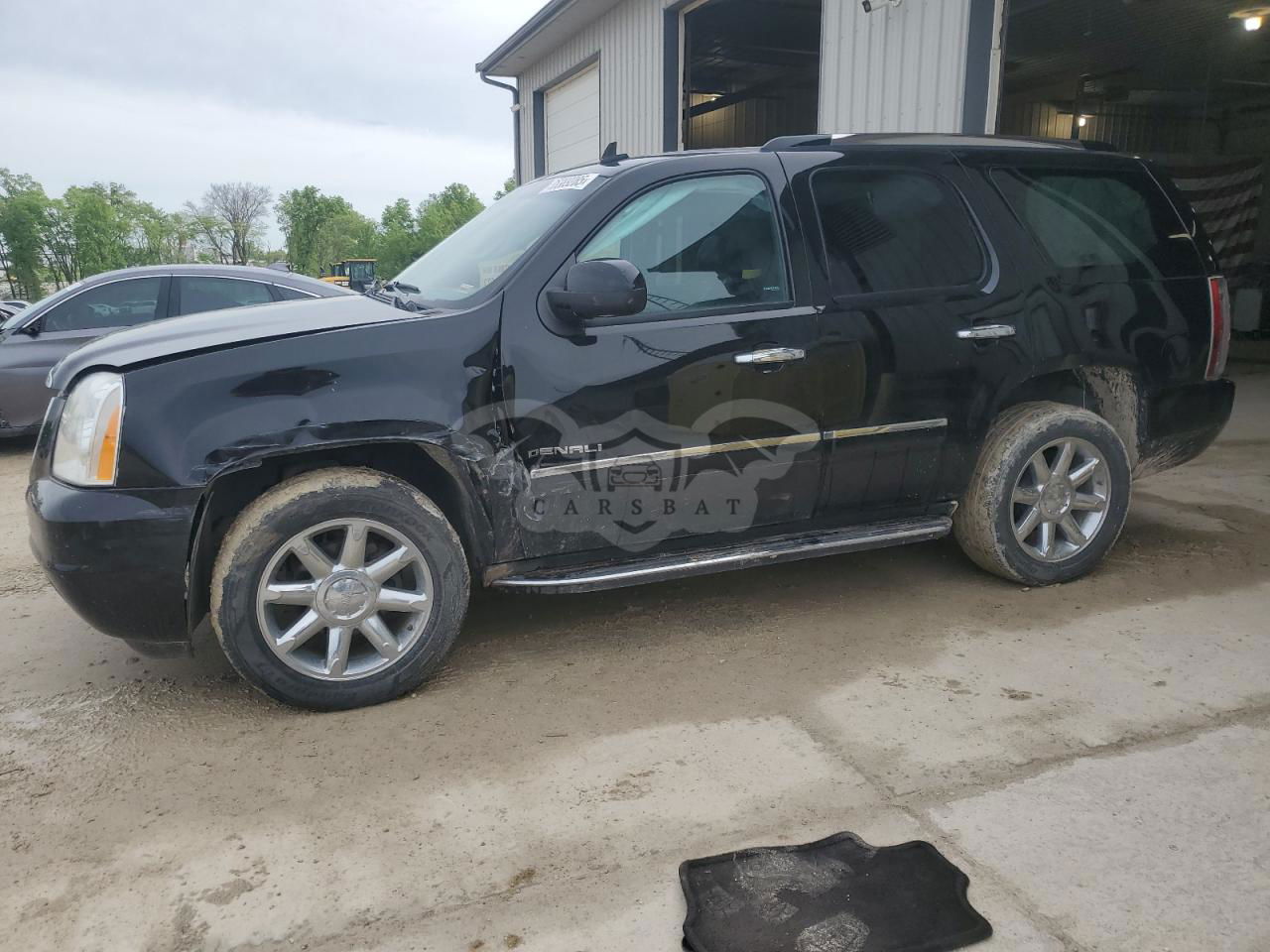 GMC Yukon DENALI 6.2L  8 2013