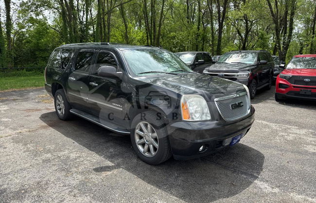GMC Yukon DENALI 6.2L  8 2011