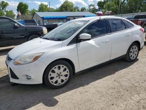 Ford Focus SE 2.0L 4 2012