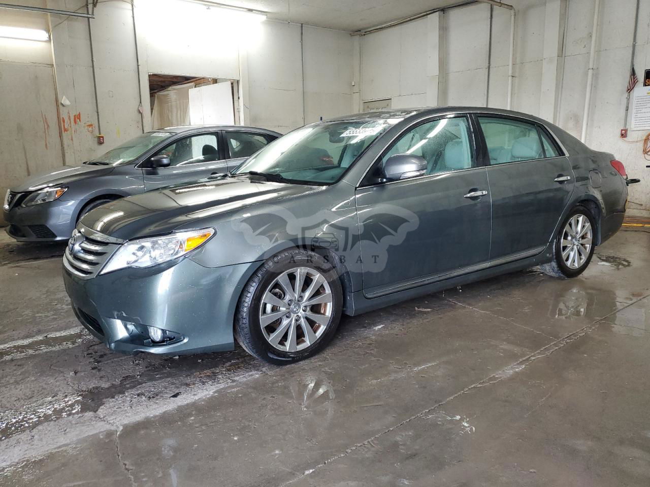 Toyota Avalon BASE 3.5L  6 2012