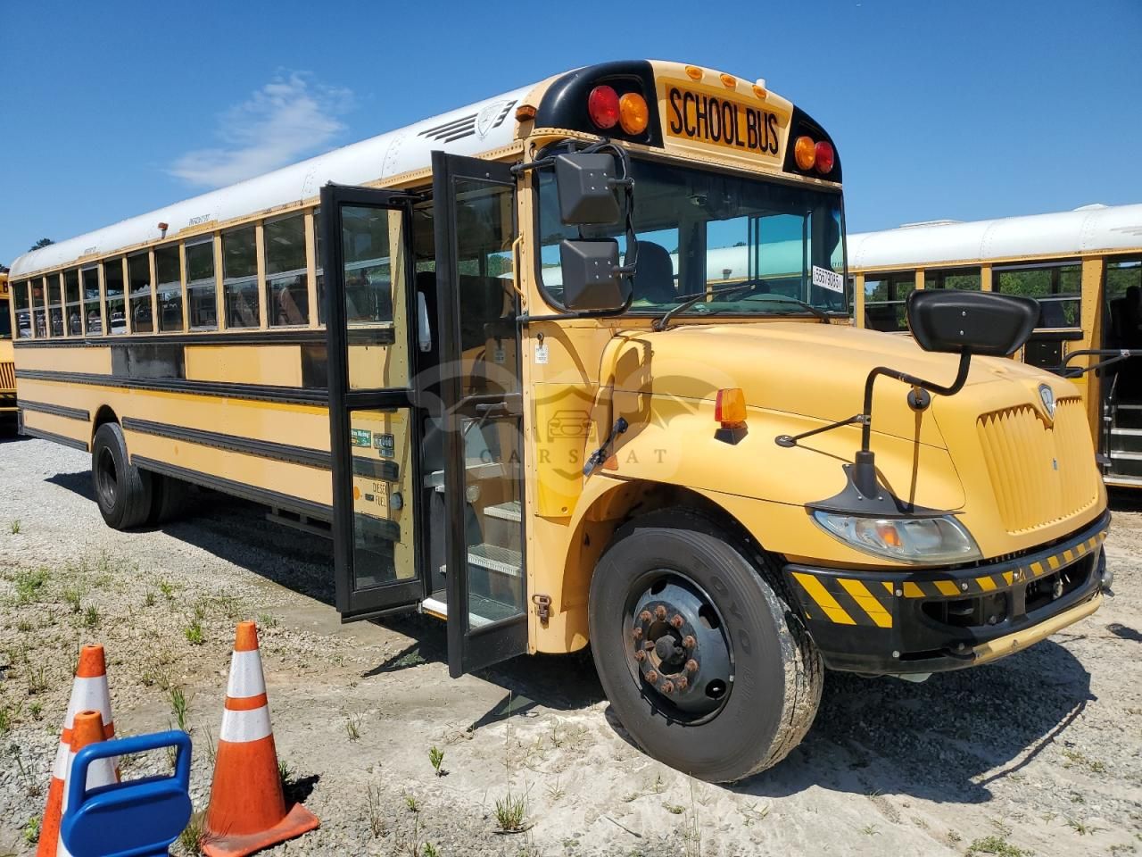 IC Corporation CE Series CE 7.6L 6 2009
