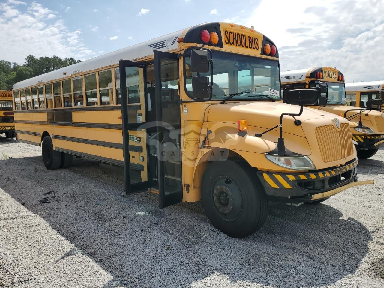 IC Corporation CE Series CE 7.6L 6 2010