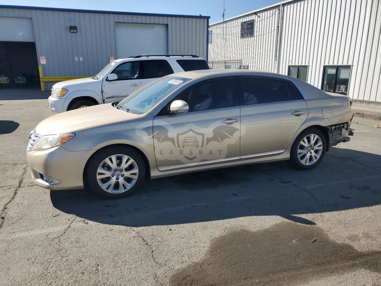 Toyota Avalon BASE 3.5L  6 2011