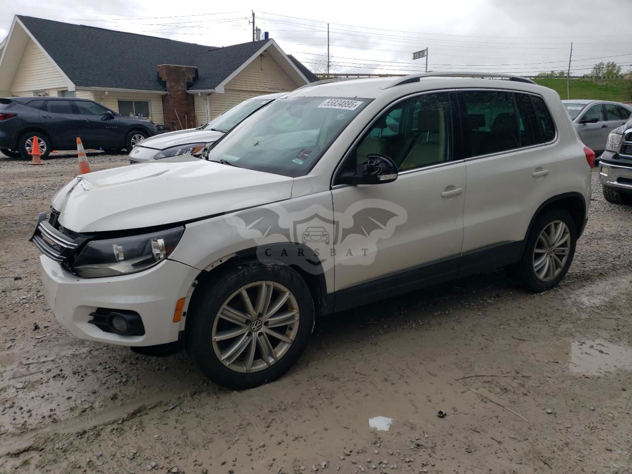 Volkswagen Tiguan S 2.0L  4 2013
