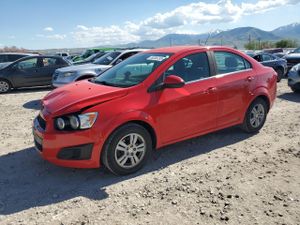 Chevrolet Aveo (Sonic) LT 1.8L 4 2015