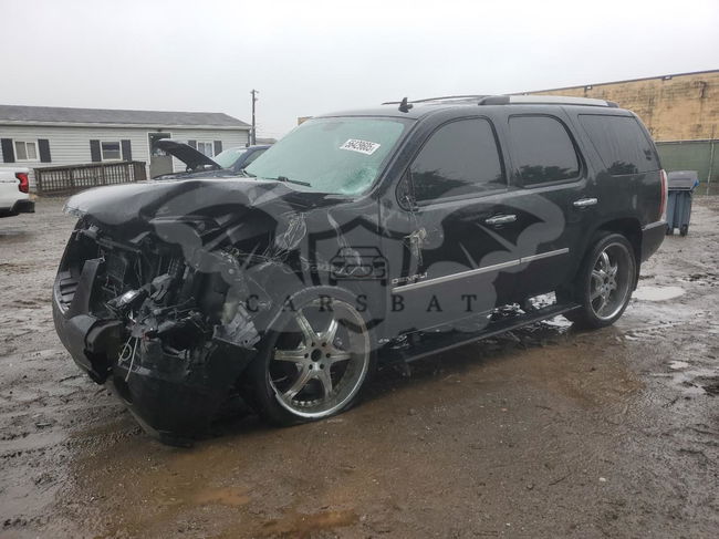 GMC Yukon DENALI 6.2L  8 2011