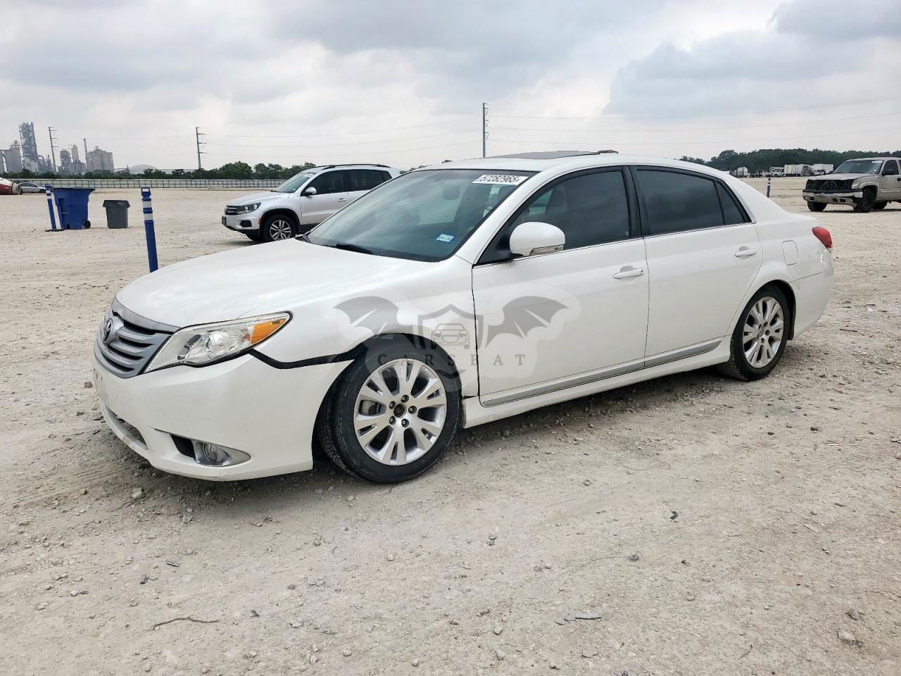 Toyota Avalon BASE 3.5L  6 2011
