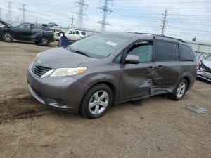 Toyota Sienna LE 3.5L 6 2012