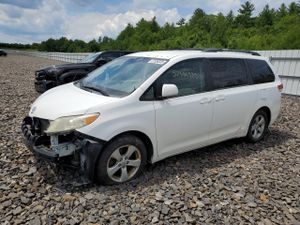 Toyota Sienna LE 3.5L 6 2011