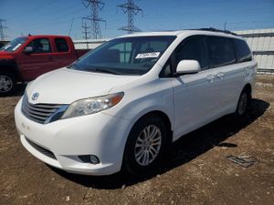 Toyota Sienna XLE 3.5L 6 2012
