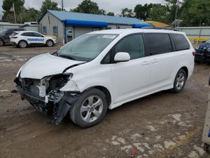 Toyota Sienna LE 3.5L 6 2019