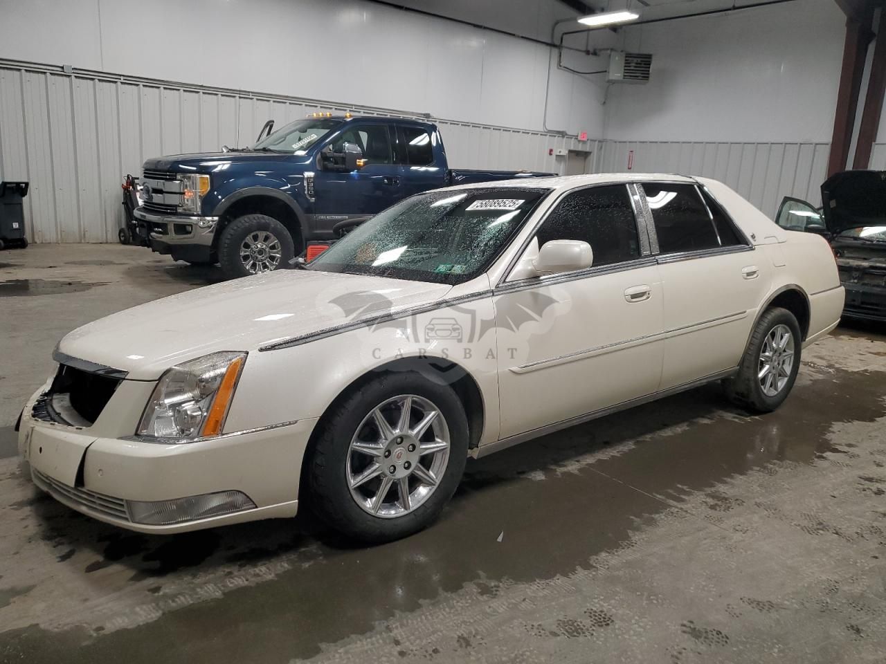 Cadillac DTS LUXURY COLLECTION 4.6L 8 2011