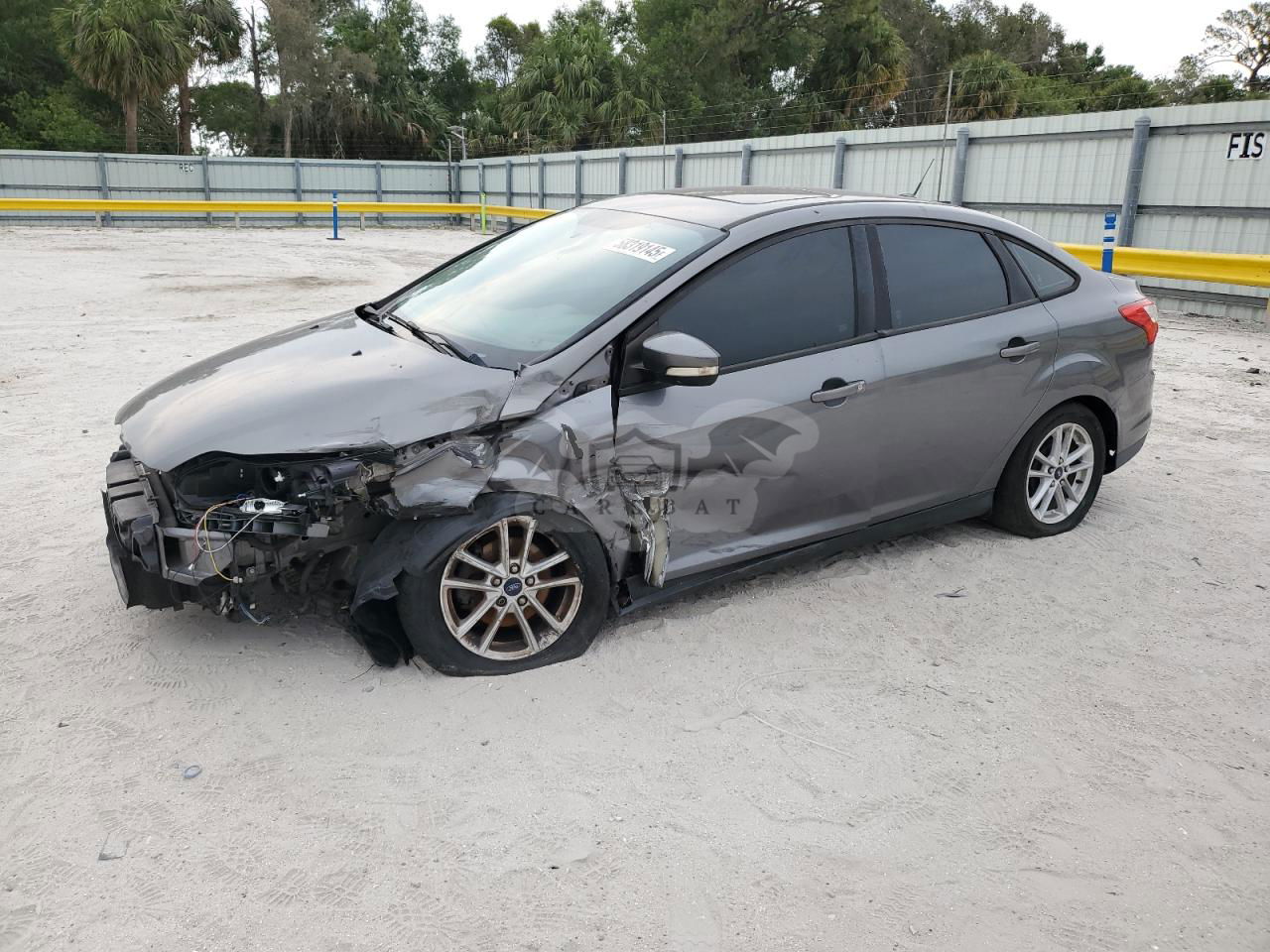 Ford Focus SE 2.0L  4 2014
