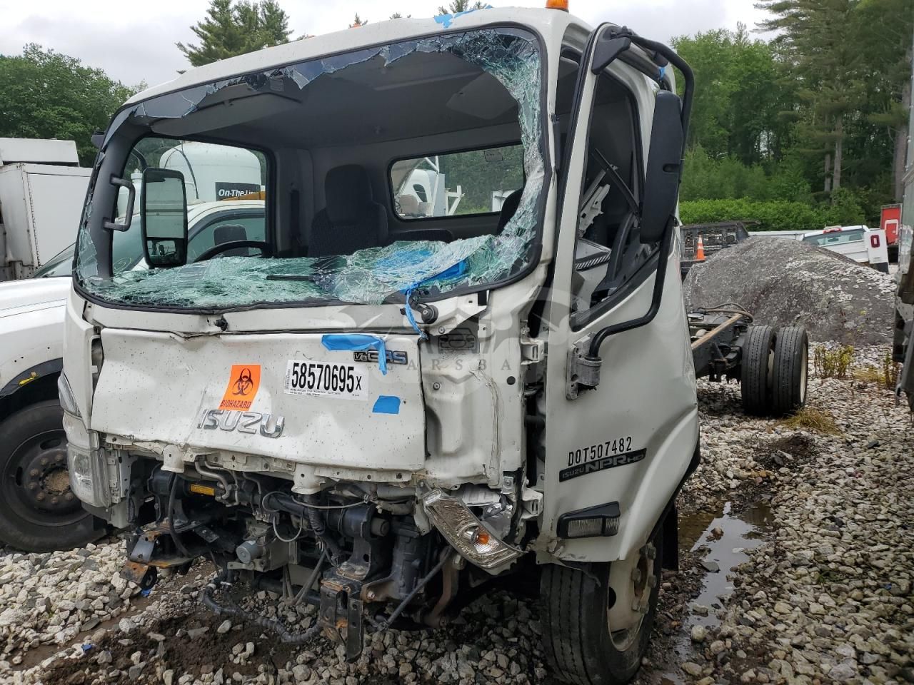 Isuzu NPR 6.6L 8 2023
