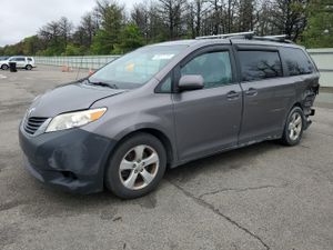 Toyota Sienna LE 3.5L 6 2011