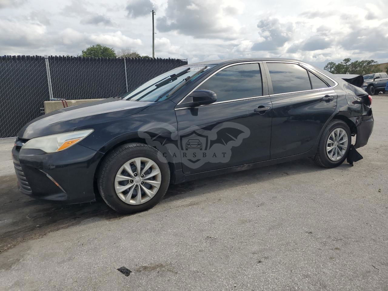 Toyota Camry LE 2.5L  4 2017