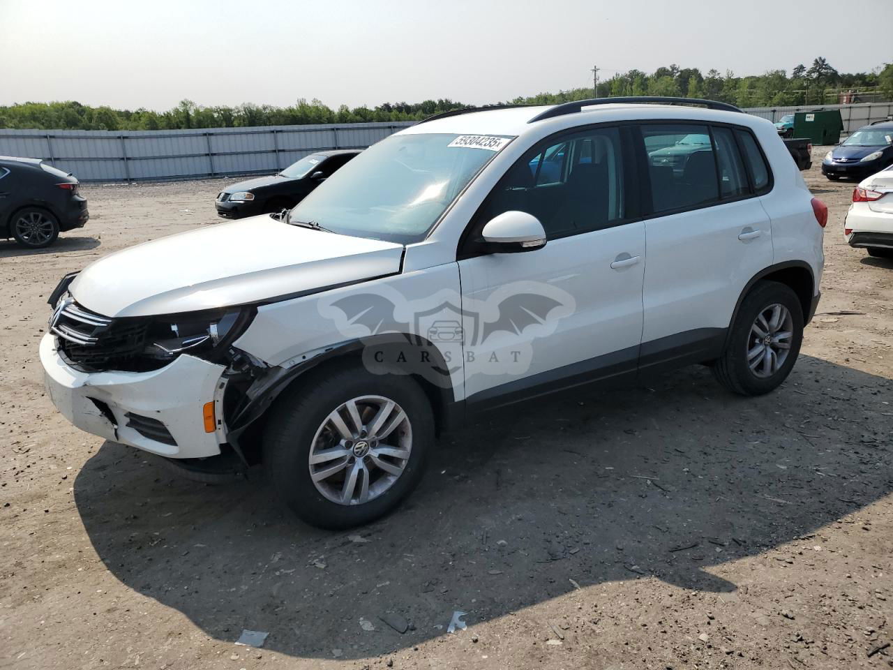 Volkswagen Tiguan S 2.0L  4 2015