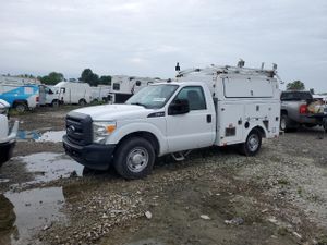 Ford F-350 SUPER DUTY 6.2L 8 2013
