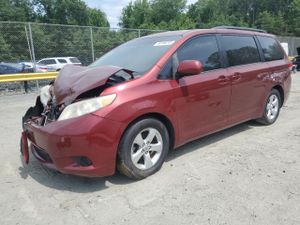 Toyota Sienna LE 3.5L 6 2011