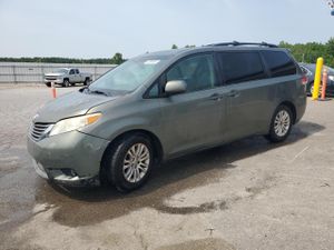 Toyota Sienna XLE 3.5L 6 2011