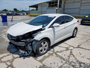 Hyundai Elantra GLS 1.8L 4 2013