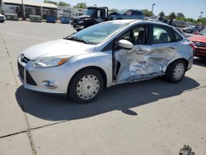 Ford Focus SE 2.0L 4 2012