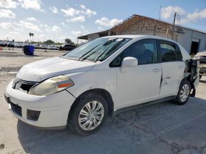 Nissan Versa S 1.8L 4 2010
