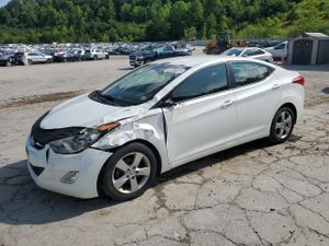 Hyundai Elantra GLS 1.8L 4 2013