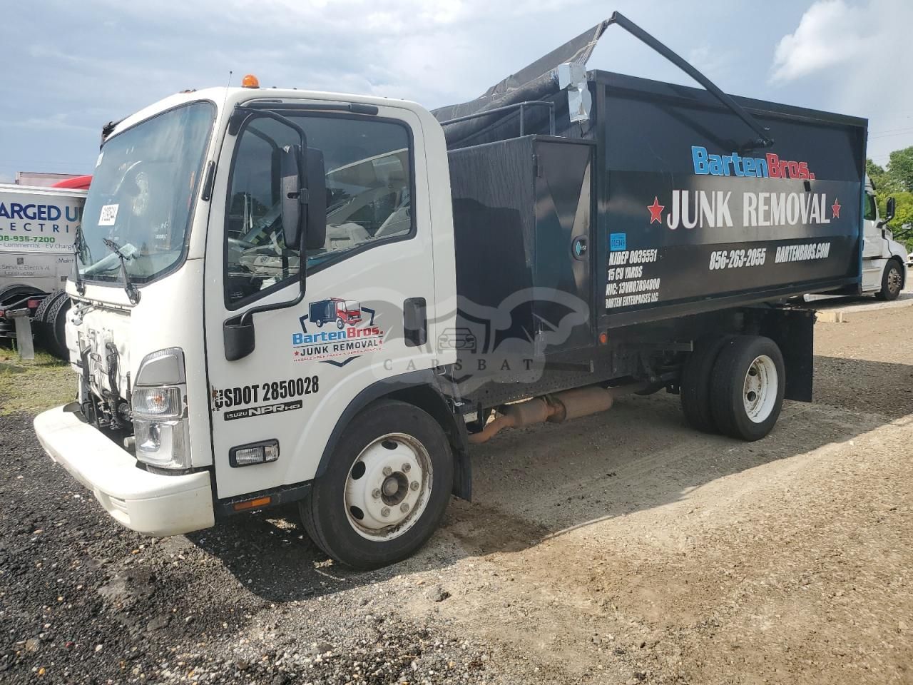 Isuzu NPR 6.6L 8 2023