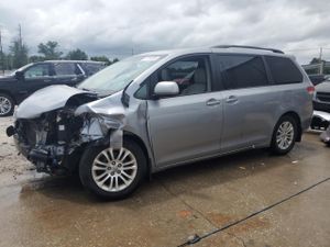 Toyota Sienna XLE 3.5L 6 2011