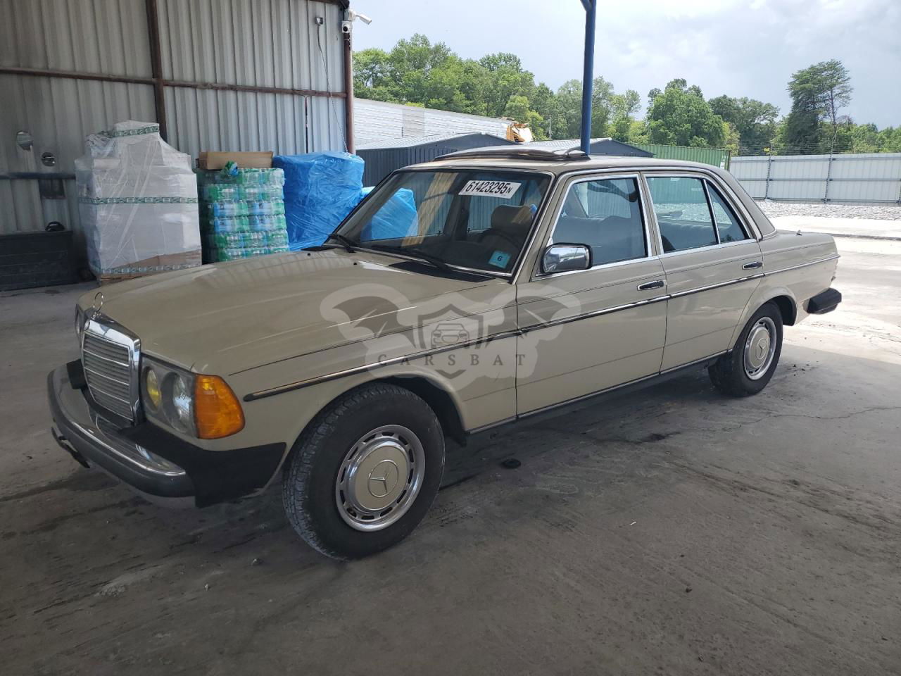 Mercedes-Benz 240 D 2.4L  4 1982
