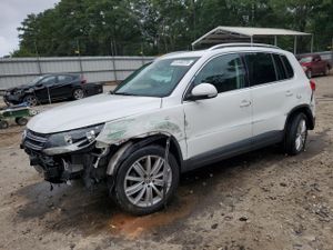 Volkswagen Tiguan S 2.0L 4 2015