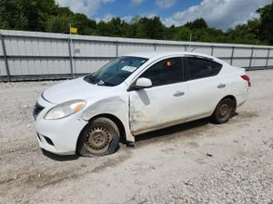 Nissan Versa S 1.6L 4 2013