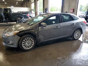 Ford Focus TITANIUM 2.0L 4 2012