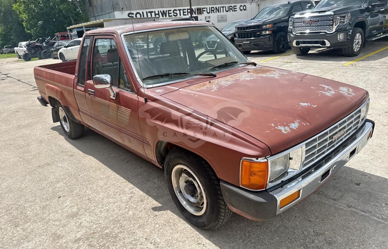 Toyota Hilux XTRACAB RN56 DLX 2.4L 4 1985